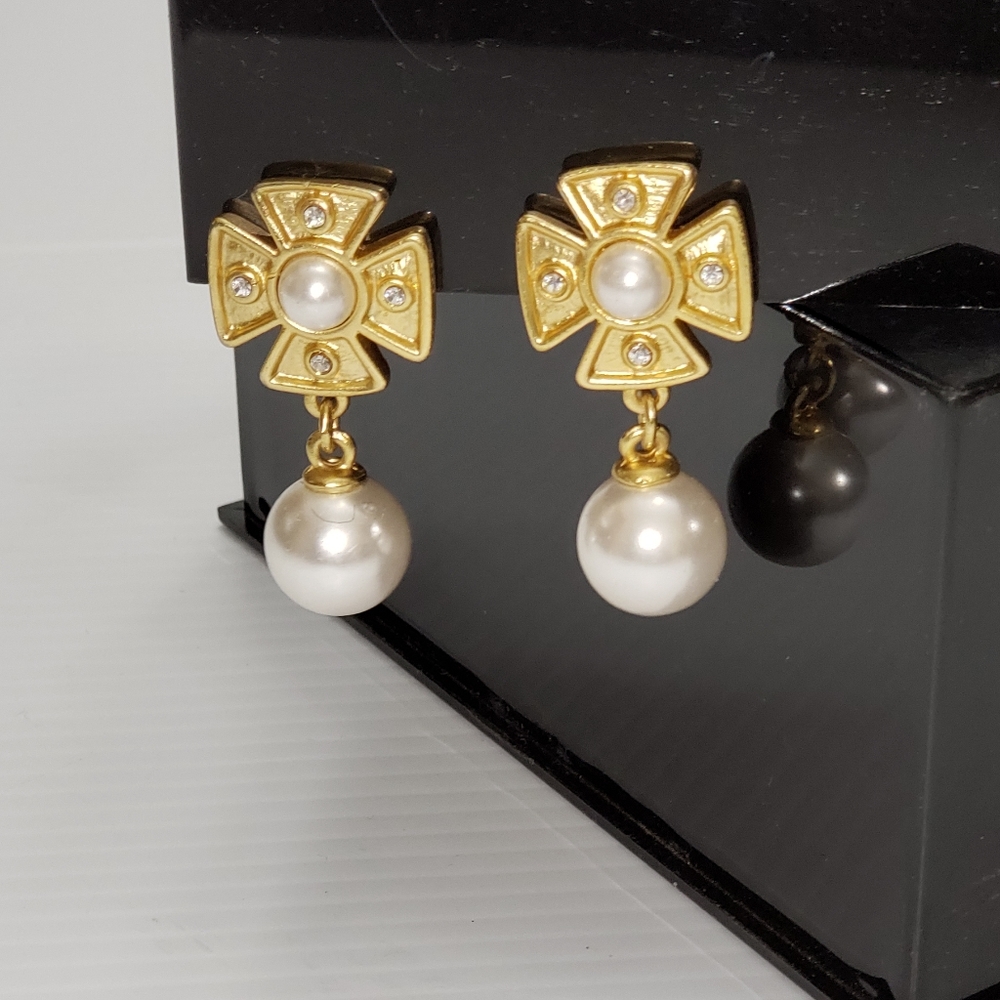 CLASSIC clip on earrings